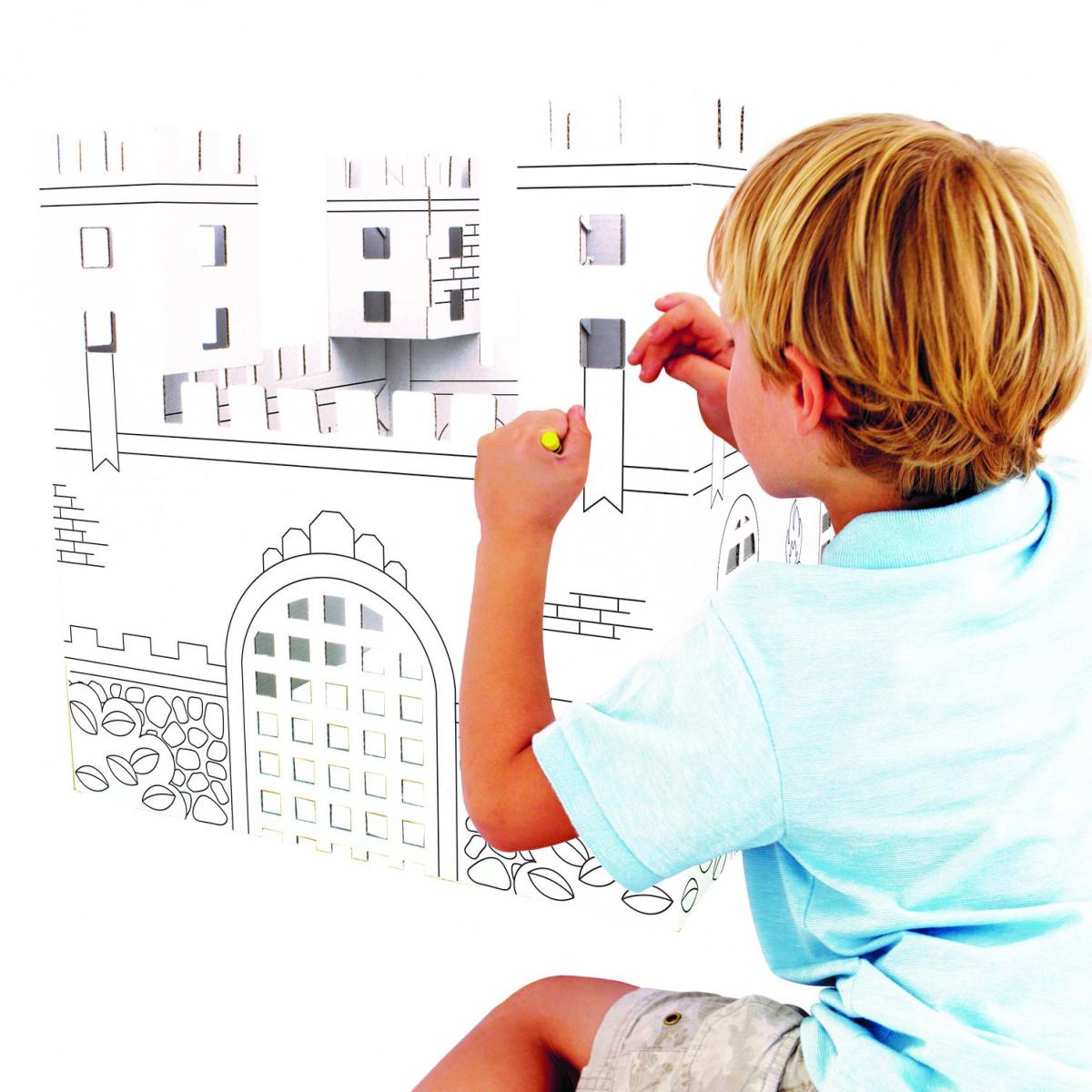 Chlapec vyfarbujúci kreatívny set Môj hrad