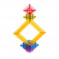 Transparentné farebné tvary - pyramída